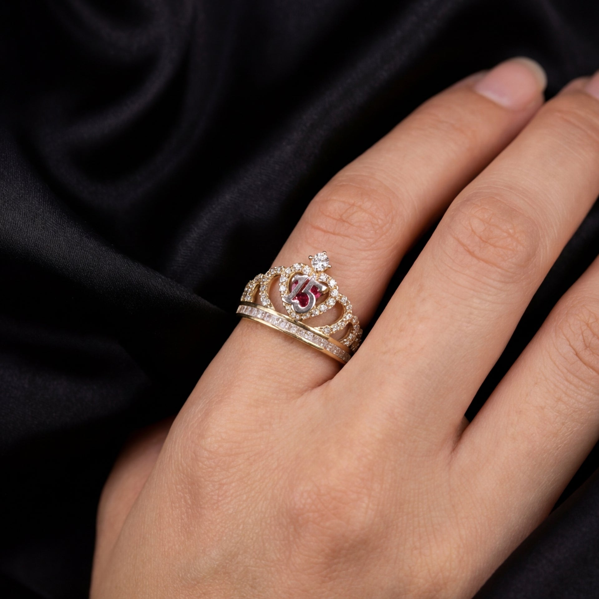 Real 14K Quinceañera Crown Ring detail – sweet 15 ring solid gold red stone