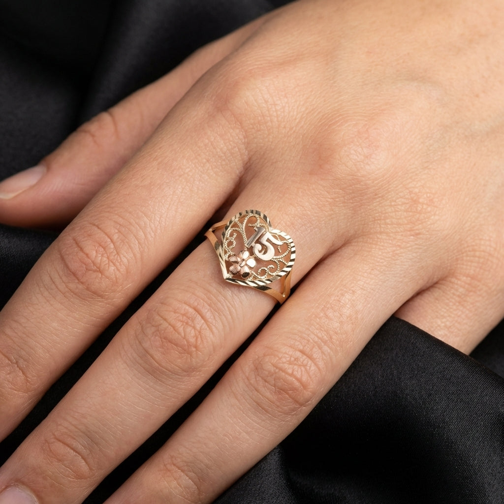 10K gold heart quinceañera ring detail – anillo de corazón sweet 15 oro real