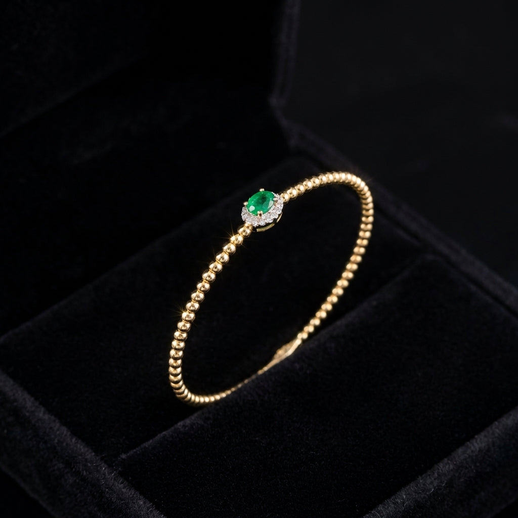 14K Gold Emerald Diamond Flexi-Bangle on display – pulsera de oro real con esmeralda