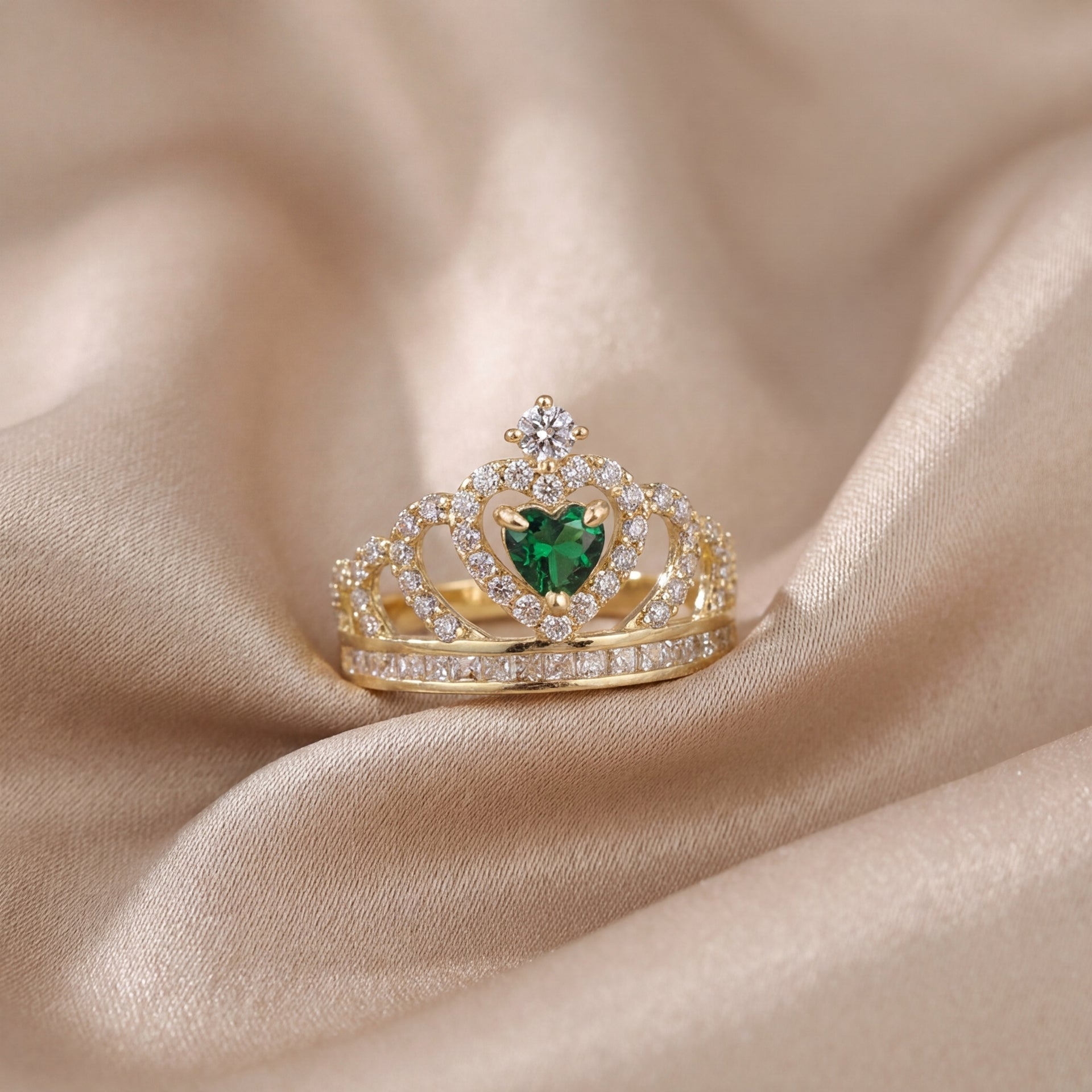 Real 14K Gold Green Stone Ring detail – anillo de corona verde quinceañera oro real