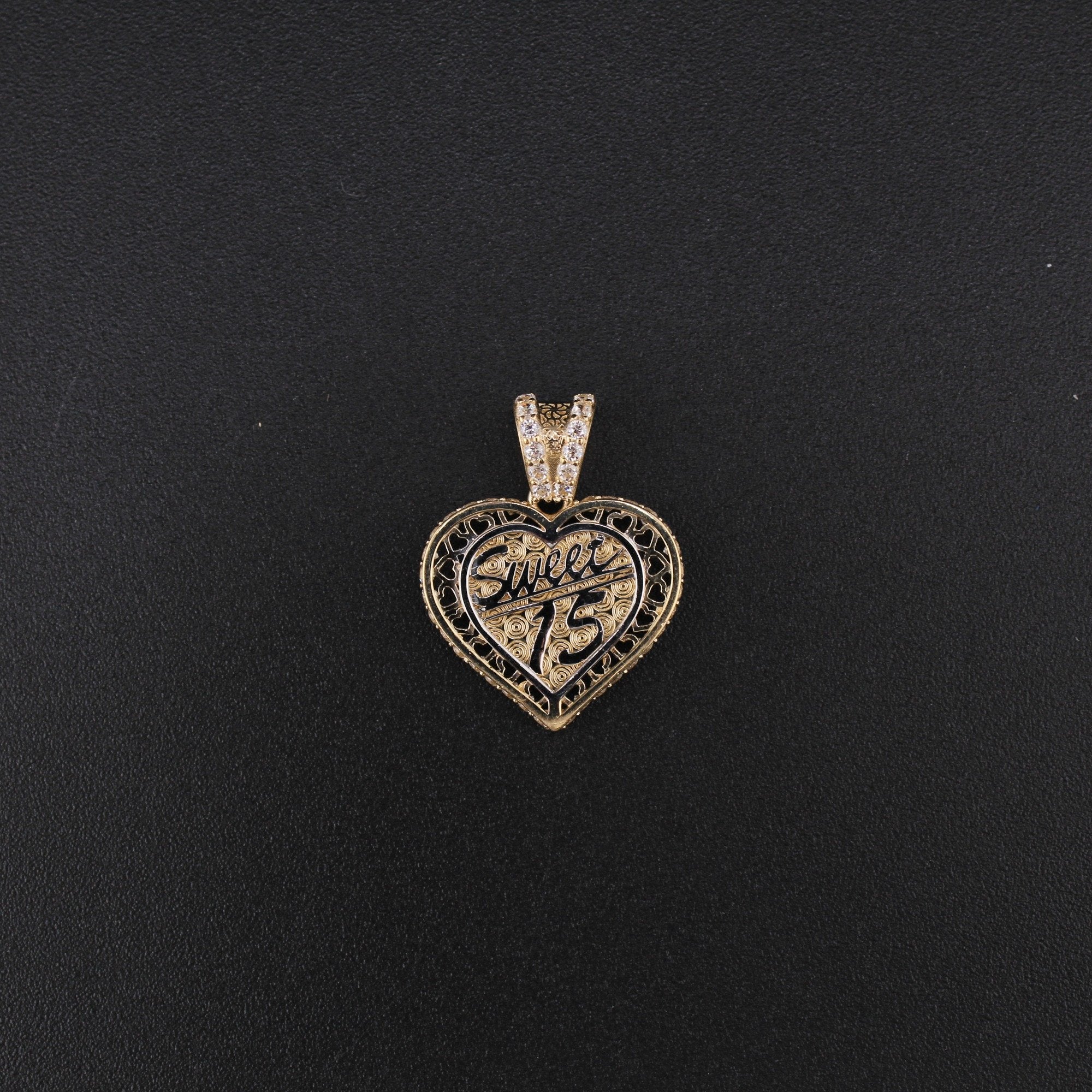 10K YG Quinceañera Pendant (2.9g)
