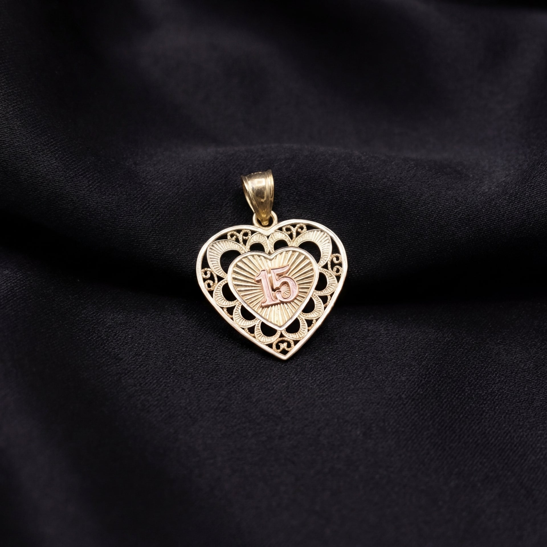 10K Gold Quinceañera Heart 15 Pendant close-up – dije 15 años corazón oro real