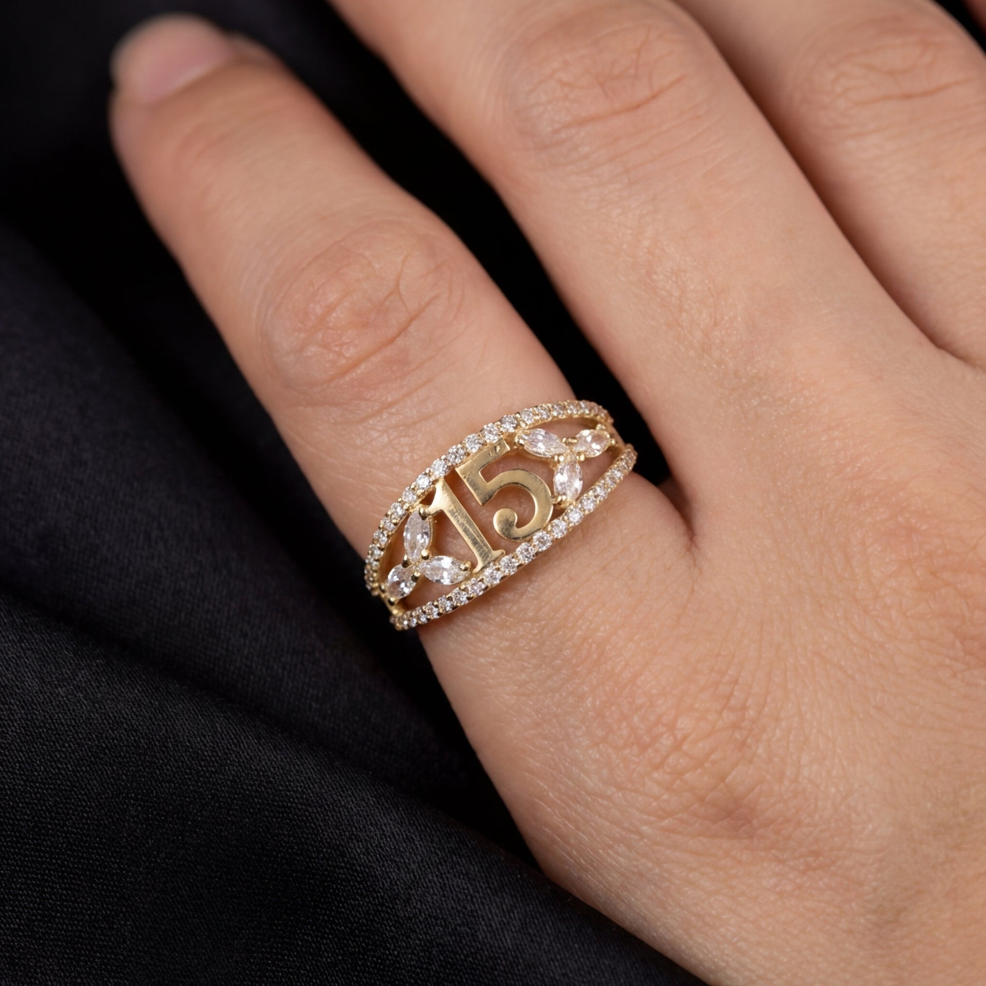 14K gold quinceañera ring with 15 on finger – anillo de 15 años oro real no bañado