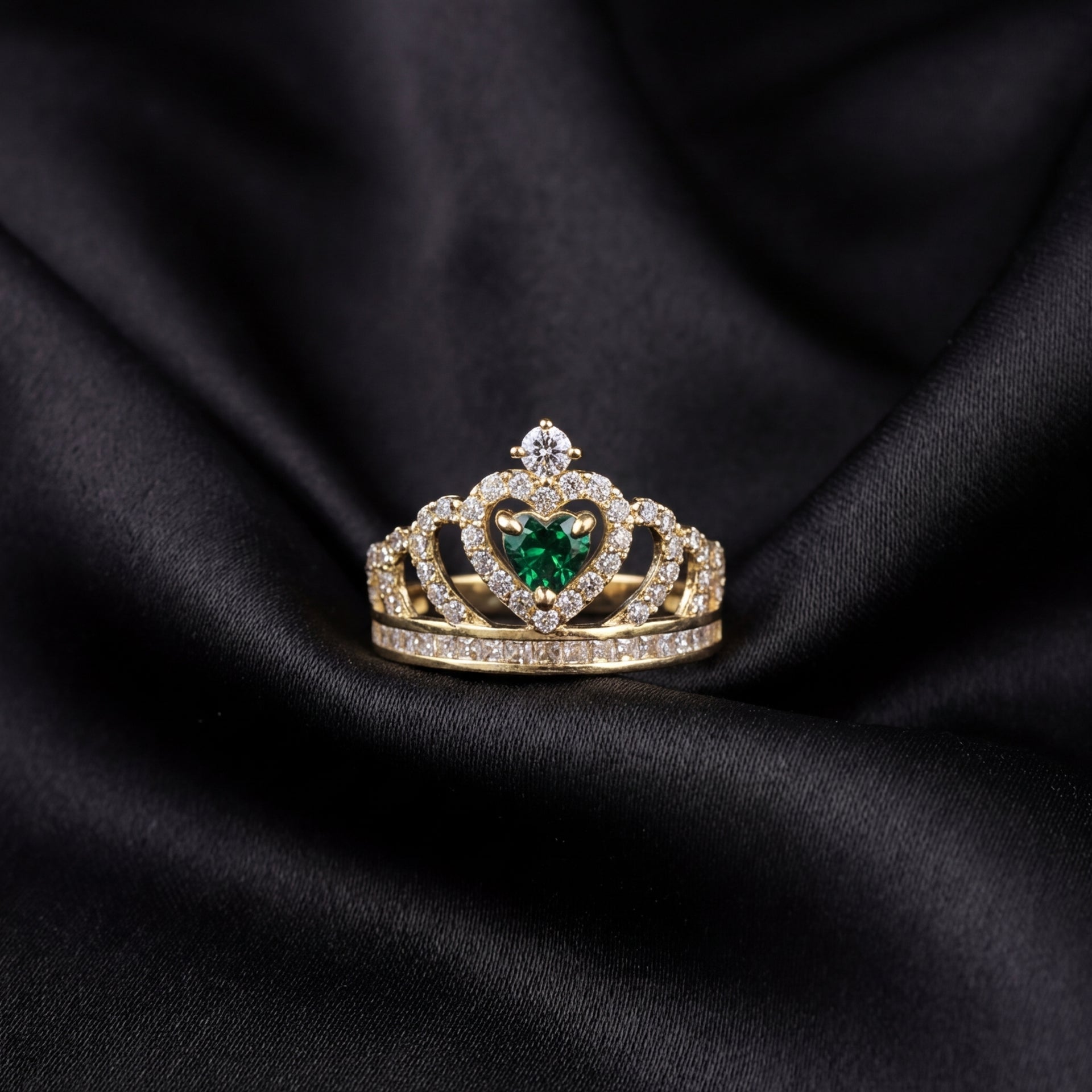 Real 14K Quinceañera Tiara Ring alternate view – anillo esmeralda 15 años oro 14K