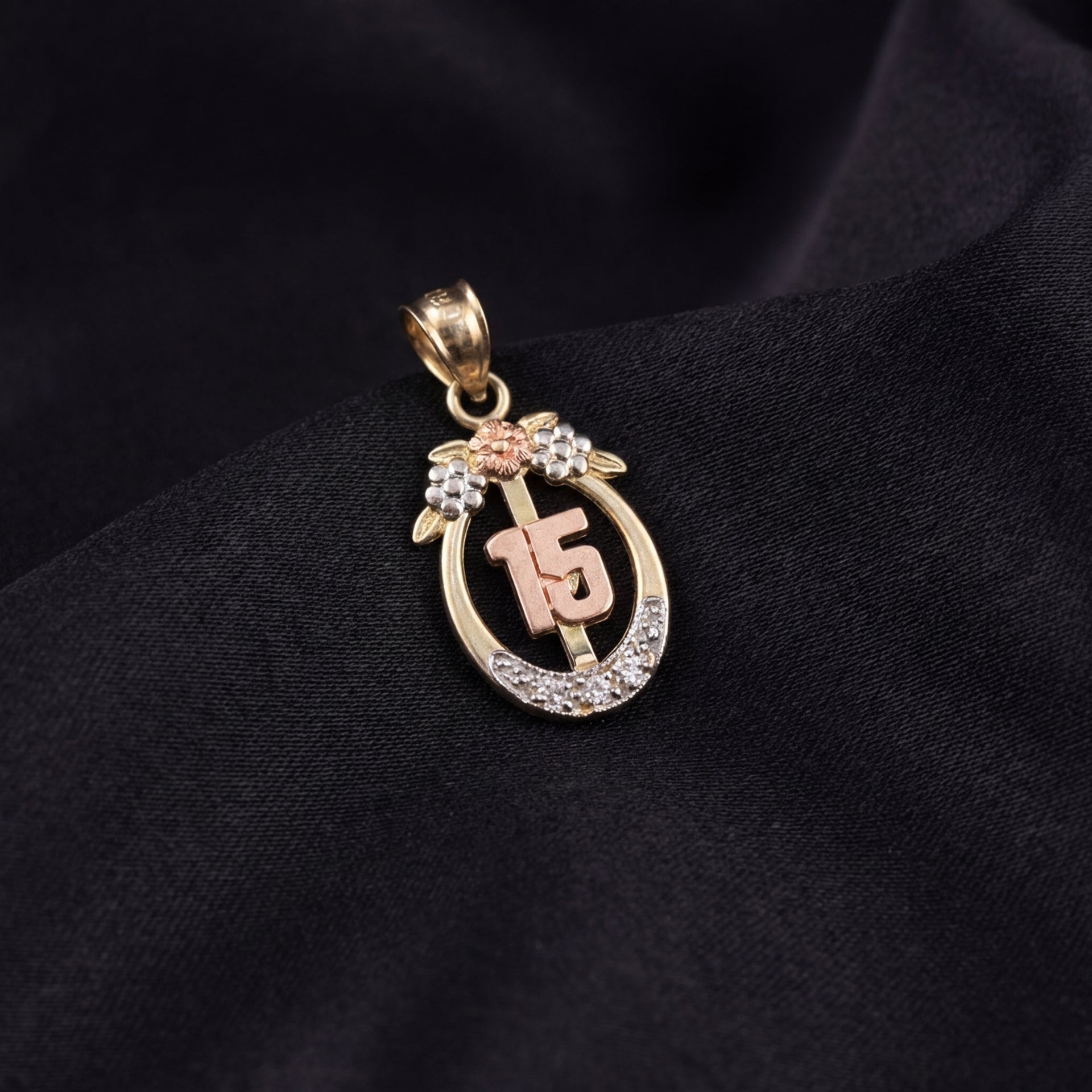 14K gold quinceañera pendant with number 15 – dije de 15 años en oro real, no bañado