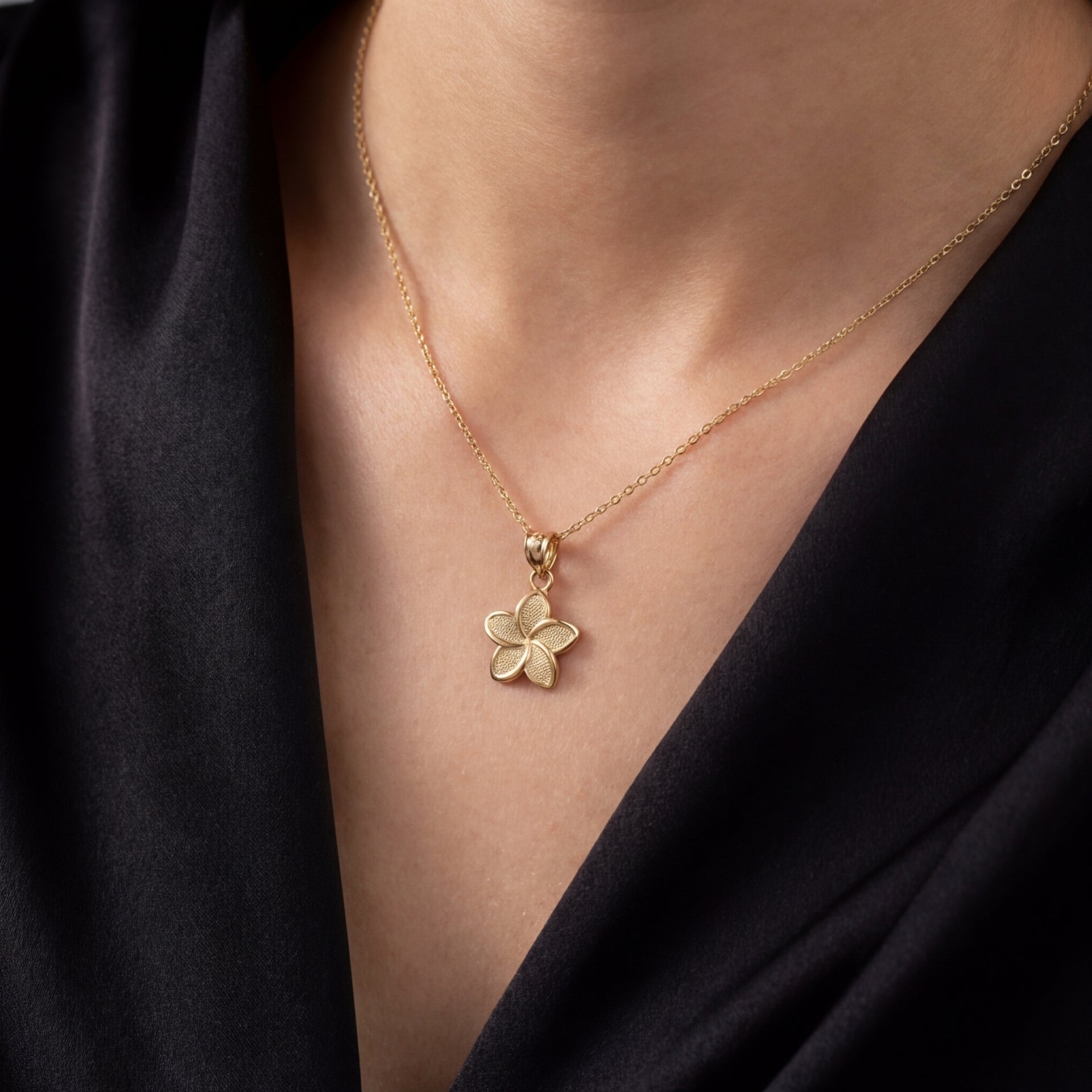 14K gold hibiscus flower pendant on chain – dije de flor en oro real para quinceañera