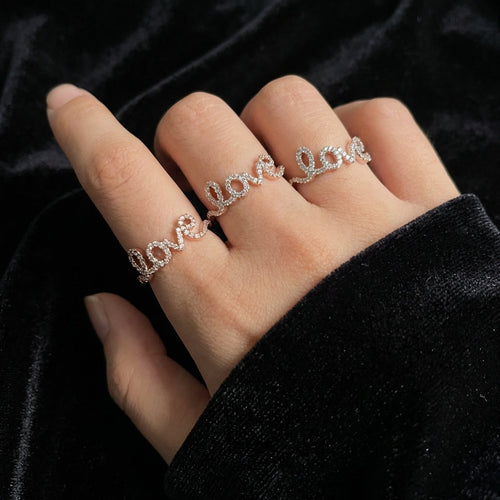 10K gold cursive love rings worn on hand – anillo de amor quinceañera oro real