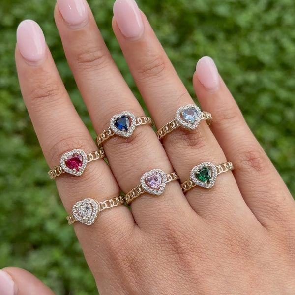 10K gold heart birthstone ring on cream background – anillo quinceañera piedra natal