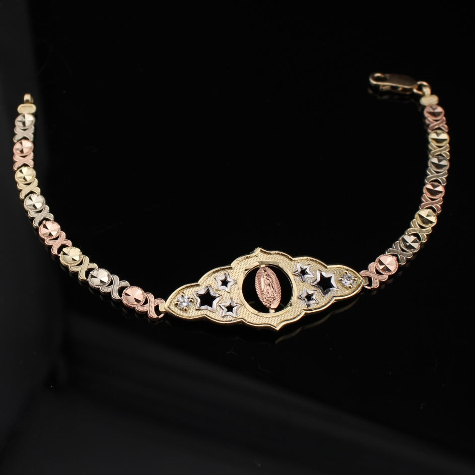 14K Quinceañera Virgin Mary Bracelet on display – pulsera Virgen María 14K Oro Quince
