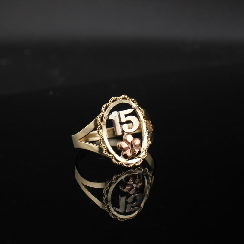 10K Gold Quinceañera Ring on cream background – anillo de quinceañera oro 10K Oro Quince