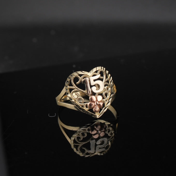 10K Heart Quinceañera Ring alternate view – anillo de corazón 15 años en oro 10K