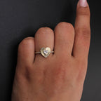 Real 10K Gold Heart Ring detail view – anillo de corazón oro sólido 10K no bañado