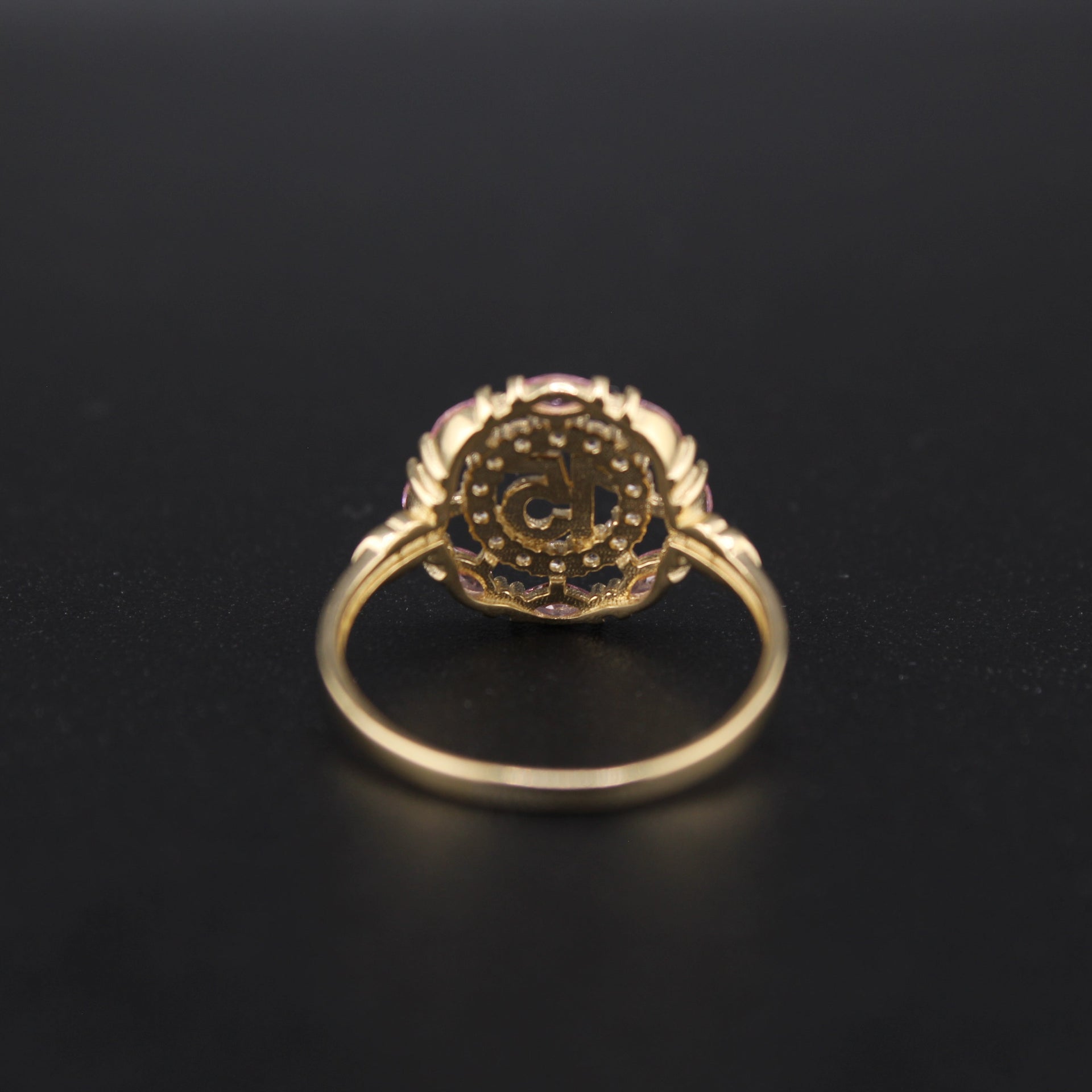 Real 14K Gold Pink 15 Anos Ring on finger – anillo de quinceañera en oro sólido 14K
