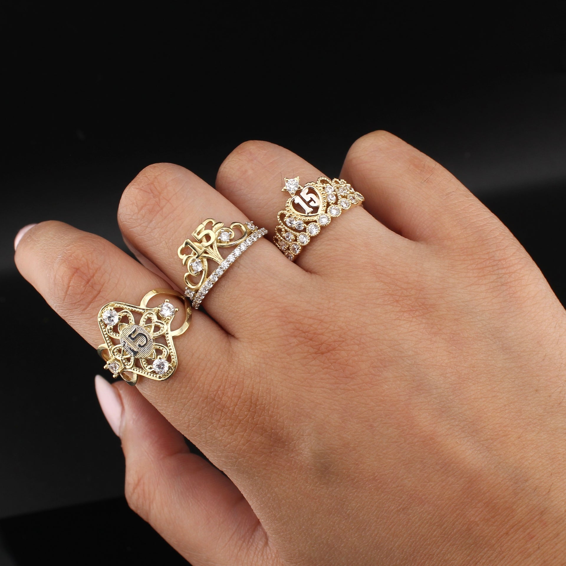 10K solid gold quinceañera ring on cream – anillo de quinceañera en oro 10K real